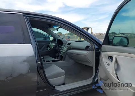 2010 Toyota Camry Le z USA, uszkodzony, nr VIN 4T4BF3EK8AR026506